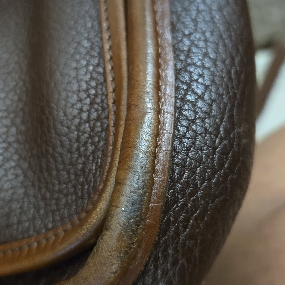 Elegant Brown Leather Shoulder Bag - Picture 16 of 16